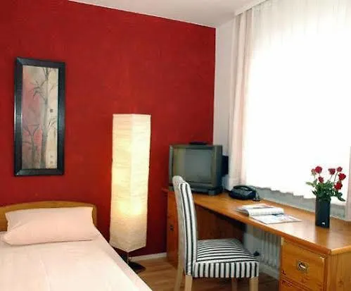 Отель Hotel-gasthof Zum Hirsch 3*